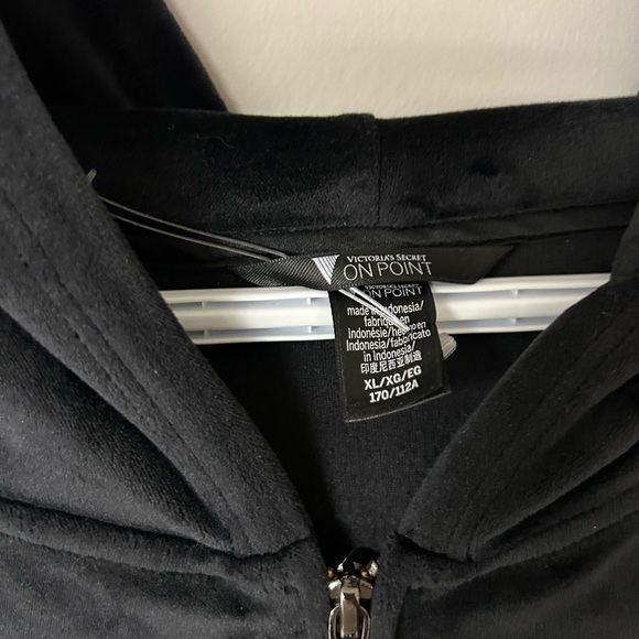 Victoria‎ Secret Velour Rhinestone Black Cropped Sweater - Picture 4 of 4